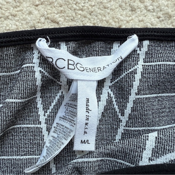 Womens BCBGeneration Black White Pattern Crop Knit Tank Top BCBG Sleeveless M/L - Picture 11 of 11